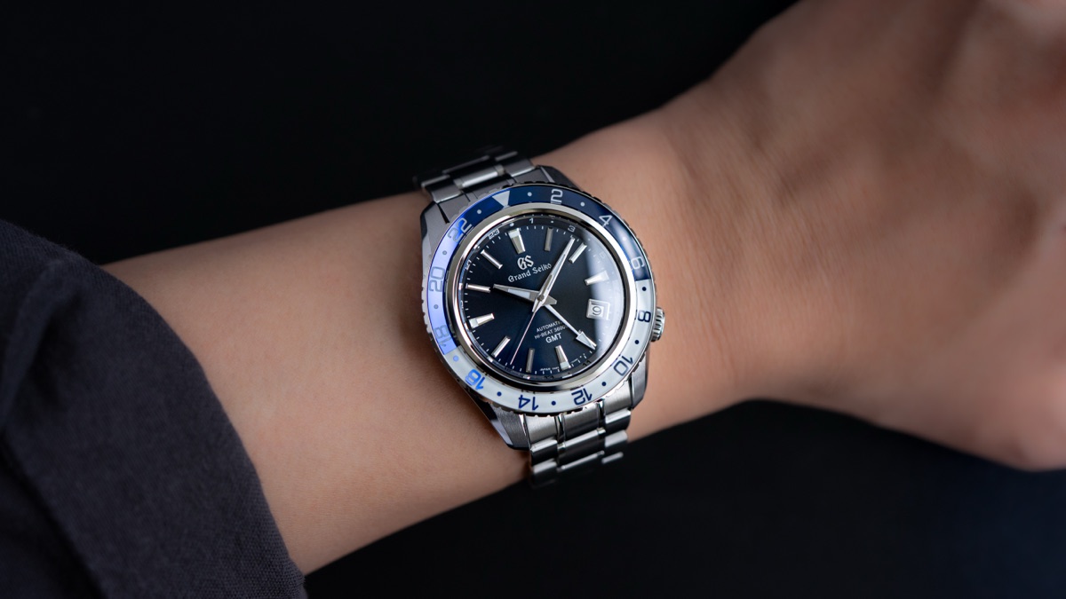 グランドセイコー SBGJ237 ミッドナイトブルーの9S86ハイビートGMT 着用